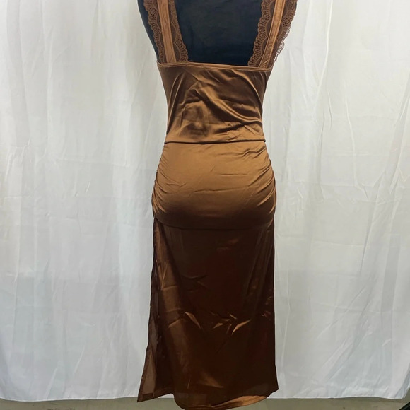 NWT FABONICS Sleeveless Satin Ruched Cross Over V-Neck Sheath Dress - Picture 7 of 9